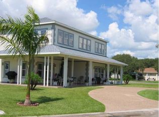 102 Smith Cove Rd, Rockport, TX 78382