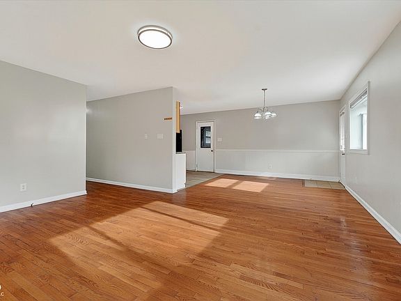 3rd image of 1011 E Elbert St
