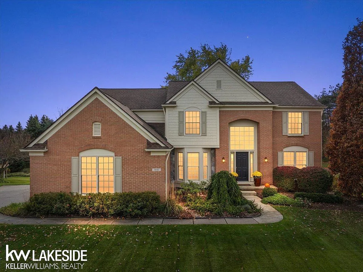 3885 S Creek Dr photo 1