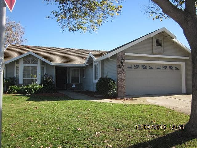 Nice corner lot