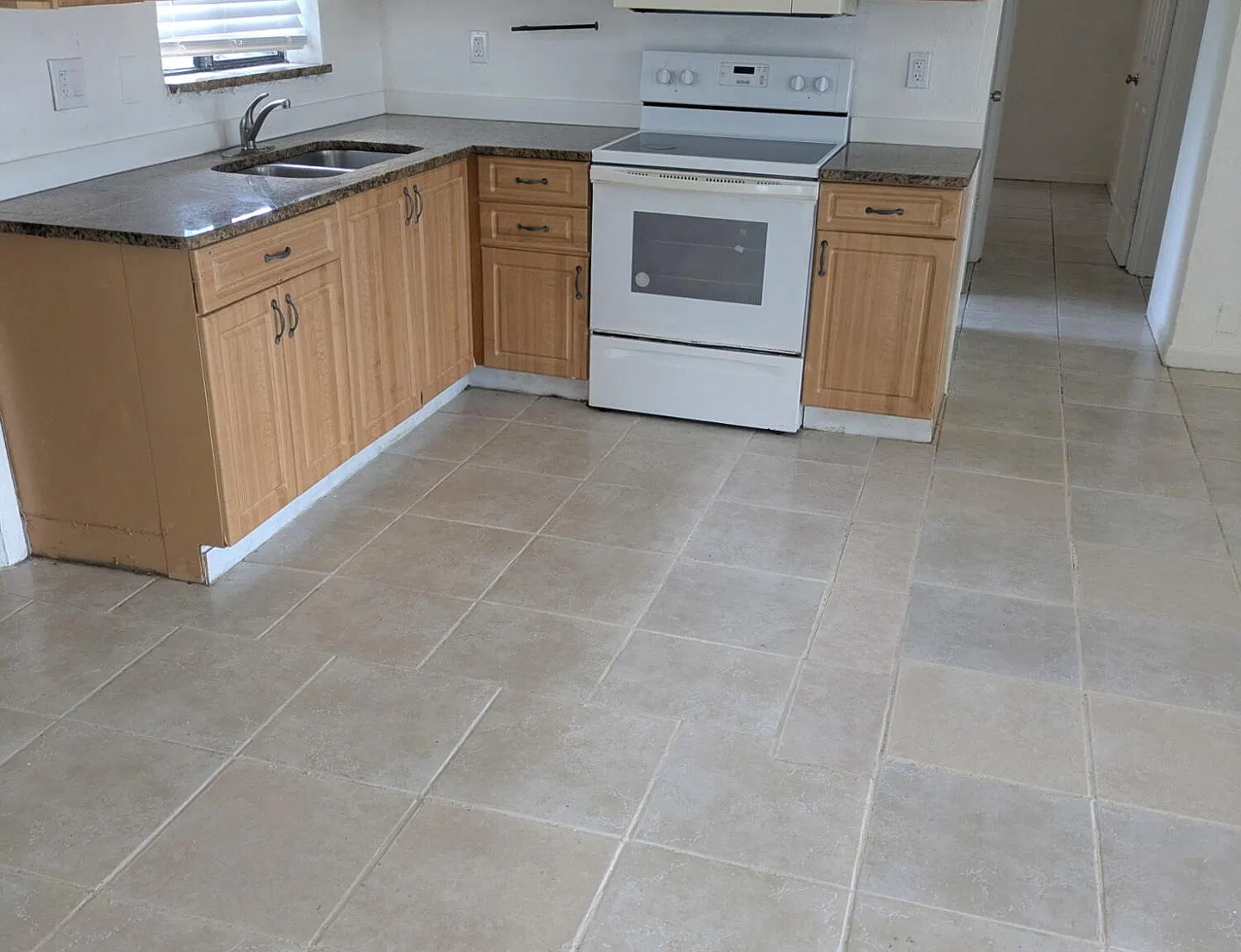 3 bed, 2.0 bath, 968 sqft, $2,400 — Photo 4