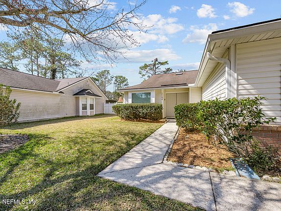 3rd image of 2144 E ST MARTINS Drive