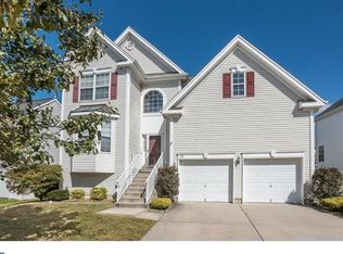 24 Stoneham Dr, Delran, NJ 08075