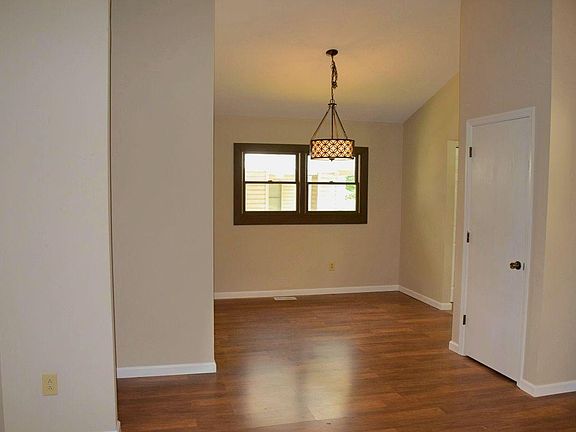 4th image of 7 Carriage Ln