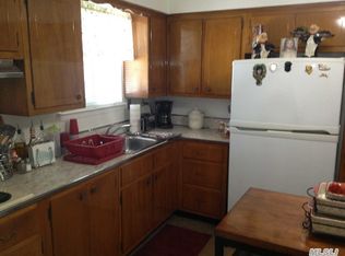 79 Quebec Rd, Island Park, NY 11558