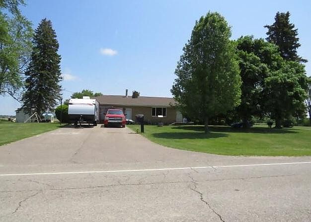 1st image of 521 S New Lothrop Rd