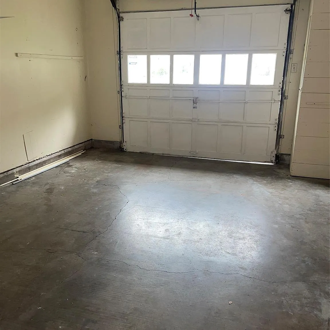 3 bed, 1.0 bath, 1302 sqft, $1,500 — Photo 2