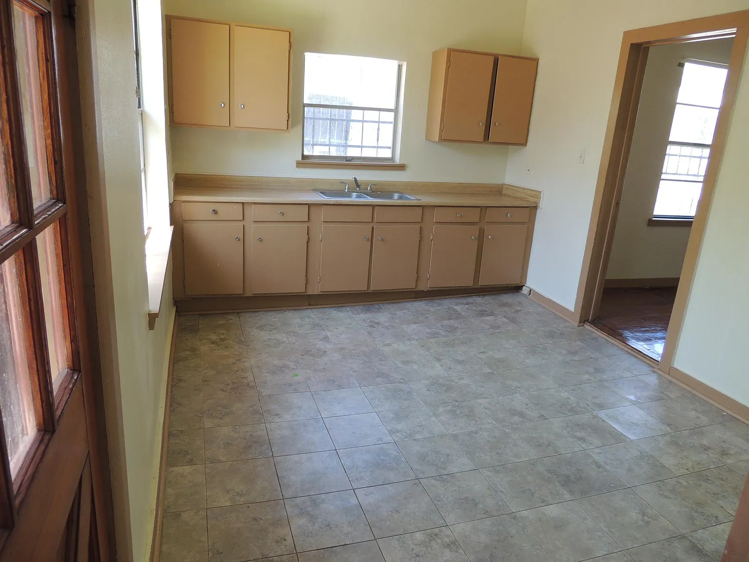 2 bed, 917 sqft, $1,200 — Photo 4