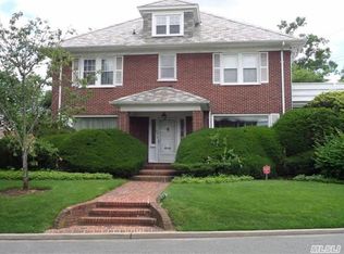 881 Knota Rd, Woodmere, NY 11598