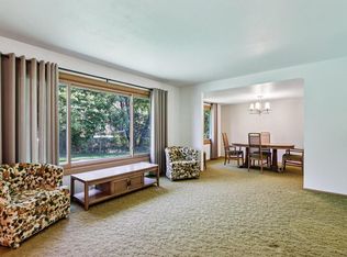 1405 S Westwoods Rd, New Berlin, WI 53146