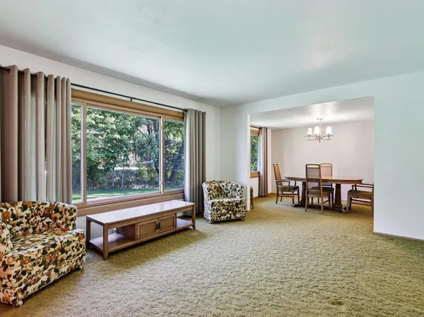 1405 South Westwoods ROAD, New Berlin, WI 53146