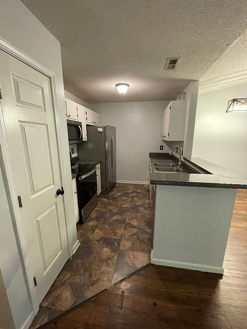 Modern 2-Bedroom Duplex in Havelock — Photo 3