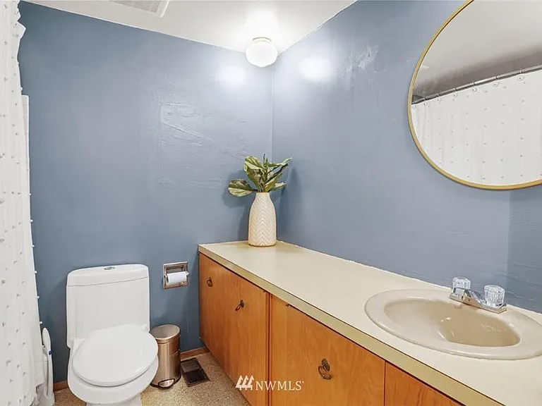 13823 NE 76th St — Photo 17