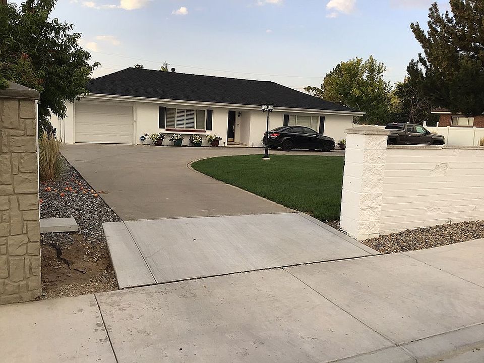 Circle Drive way