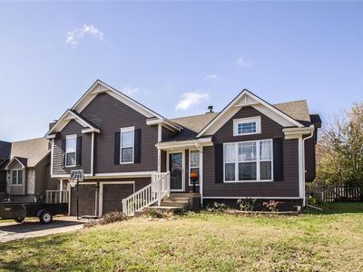 1220 NE Applewood St, Lees Summit, MO, 64086