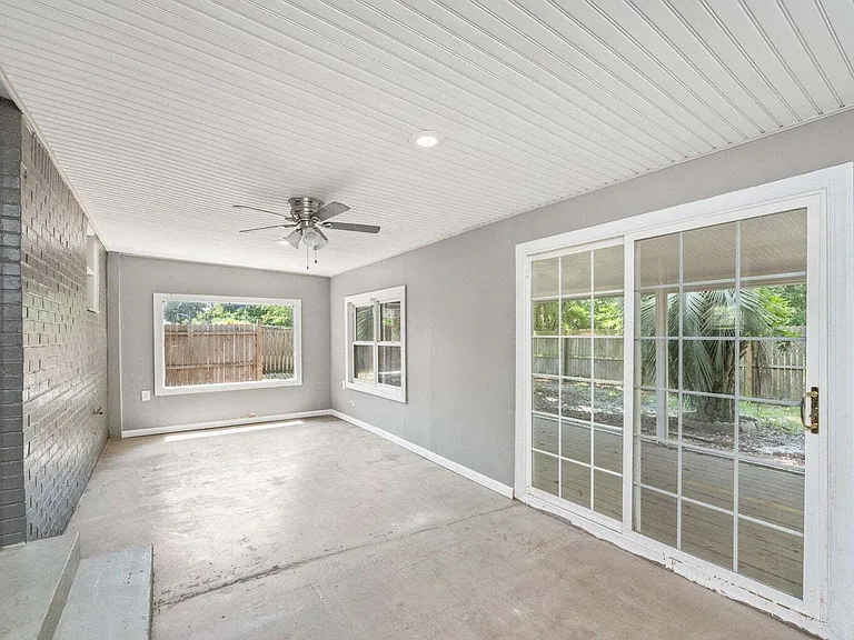 110 Green Dr — Photo 29