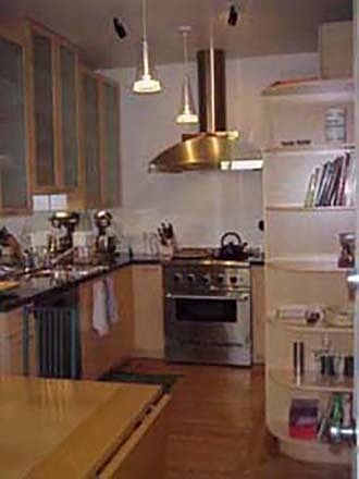 Gourmet Kitchen w. Family Dining Area
