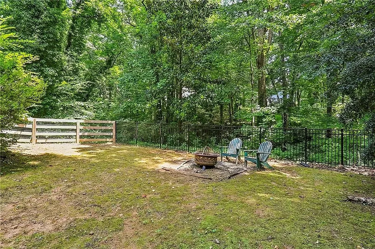 Building Photo - 2883 Wynfair Dr
