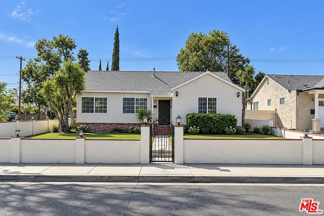 2 bed, 1.5 bath, 1085 sqft, $5,450 — Photo 2