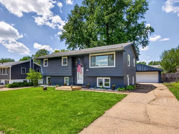 1305 Meadow Dr, Norwalk, IA 50211