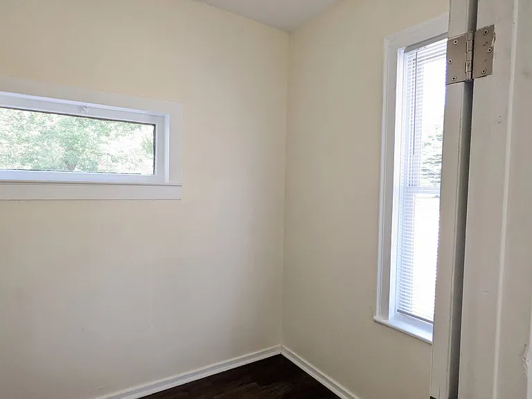 523 W Grand Ave — Photo 7