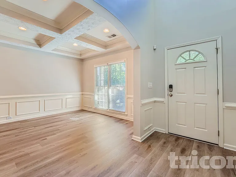 3433 Palm Cir NW — Photo 3