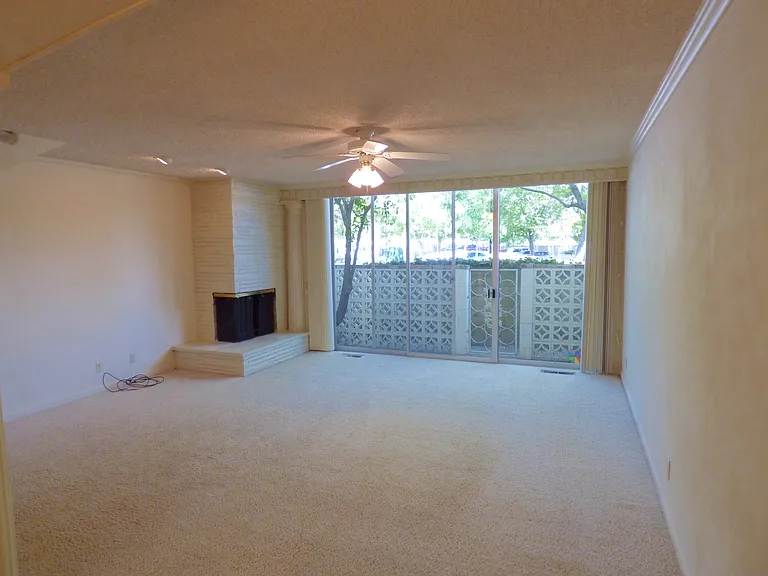 6016 S Land Park Dr — Photo 1