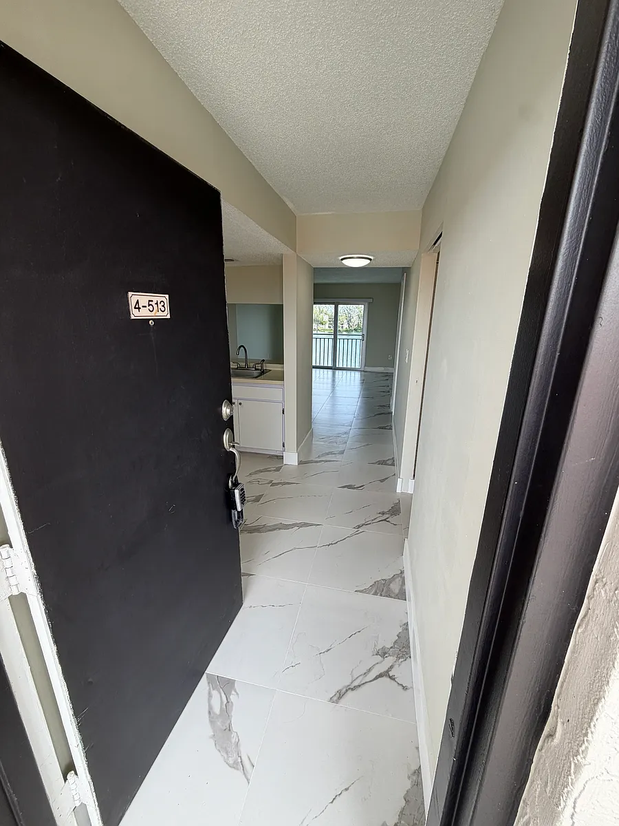 Building Photo - 9917 W Okeechobee Rd #4513