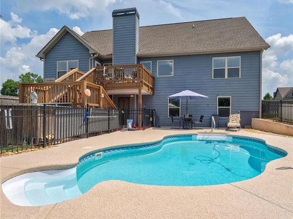 1010 Gold Finch Dr, Jefferson, GA 30549