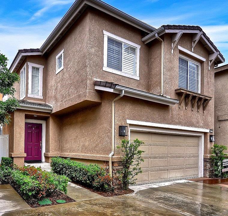 1st image of 211 Woodcrest Ln