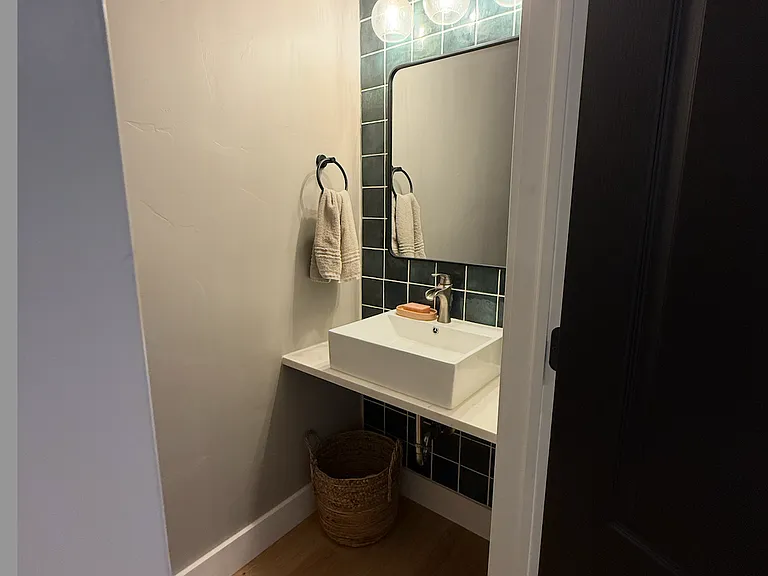 1/2 bath