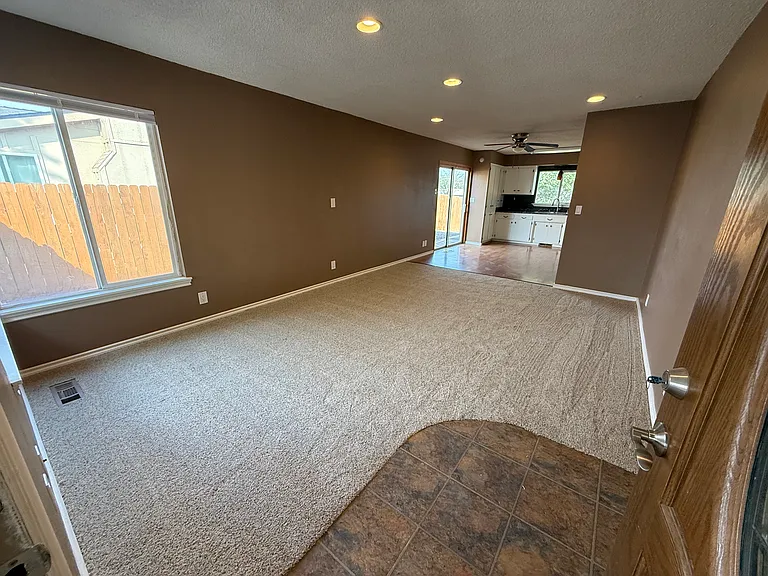 2703 W Texas St — Photo 6
