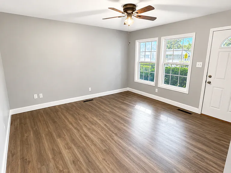 1718 Wilton Dr — Photo 2