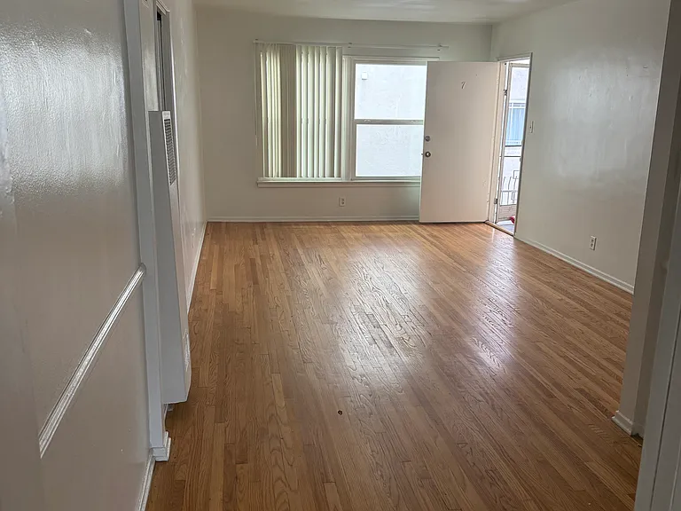1230 S Sherbourne Dr #7 — Photo 2