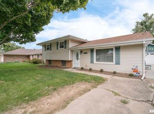 1307 Springfield Rd, East Peoria, IL 61611