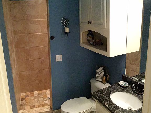 5th image of 13704 Oxford Dr