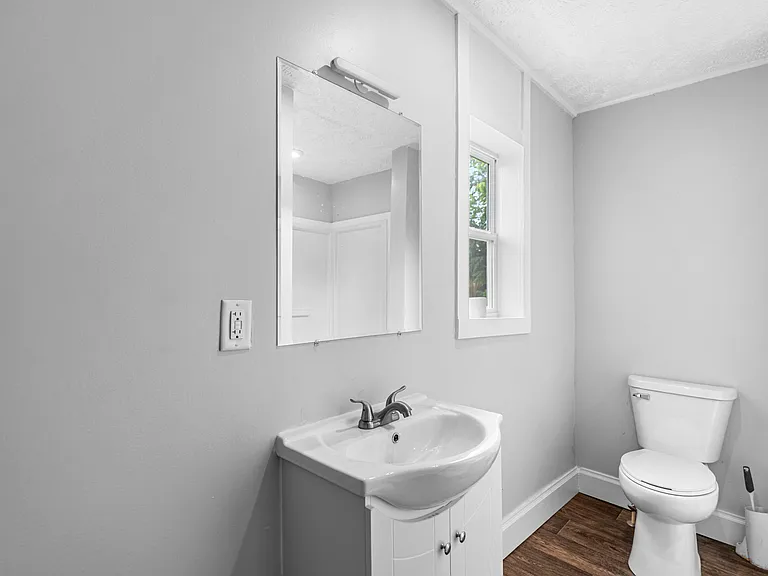 2124 Maple St — Photo 13
