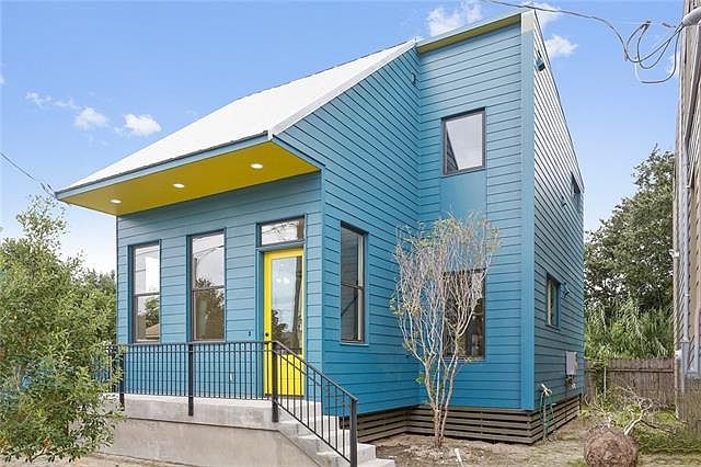 1st image of 831 Verret St
