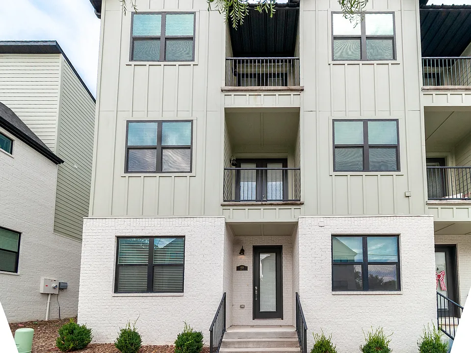 619 N Whitham Ave #1