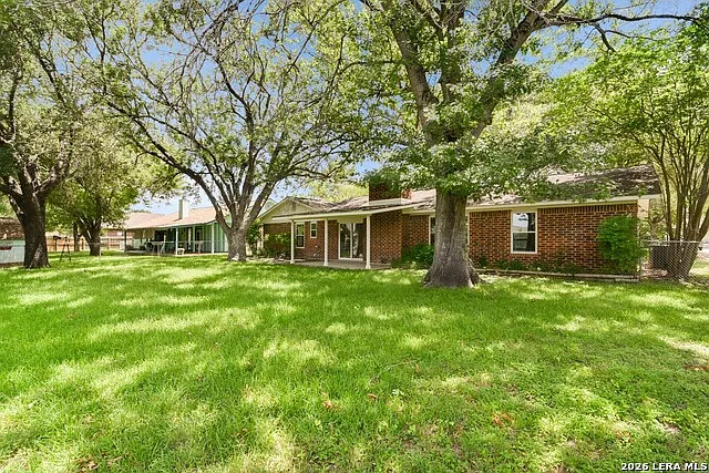 3 bed, 2.0 bath, 1612 sqft, $1,975 — Photo 3