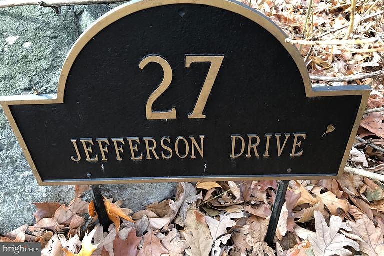 1st image of 27 Jefferson Dr