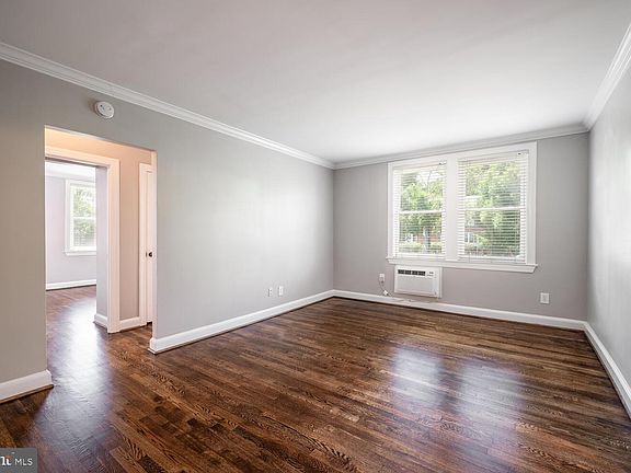 4th image of 922 S Washington St APT 203