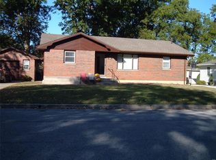 1041 S Community Ave, Nashville, IL 62263