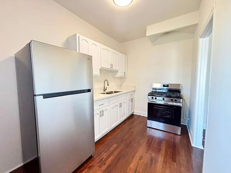 147 S Normandie Ave — Photo 4