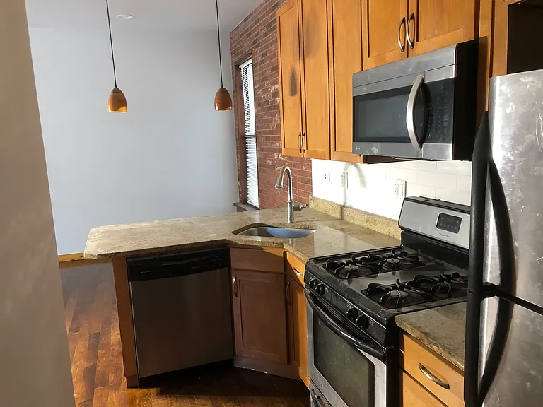 653 N Wolcott Ave #1S — Photo 2