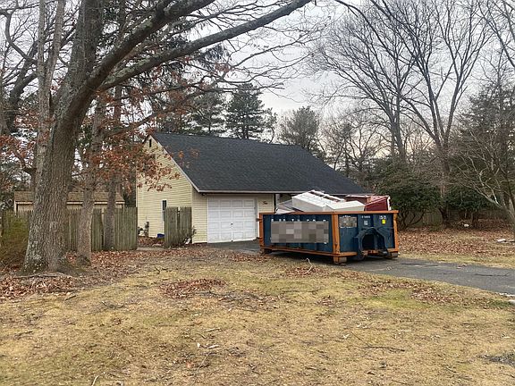 2nd image of 10 Hale Ln