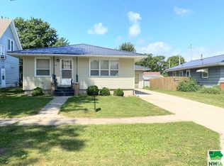 212 S Main St, Galva, IA 51020