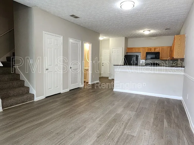 1749 Carrington Dr — Photo 2