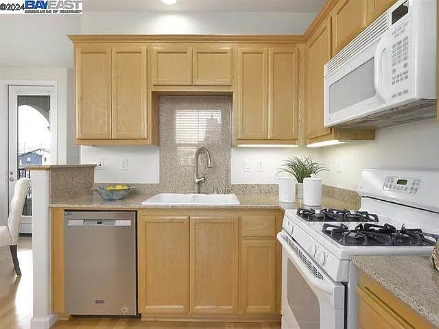 3240 Maguire Way #410 — Photo 33