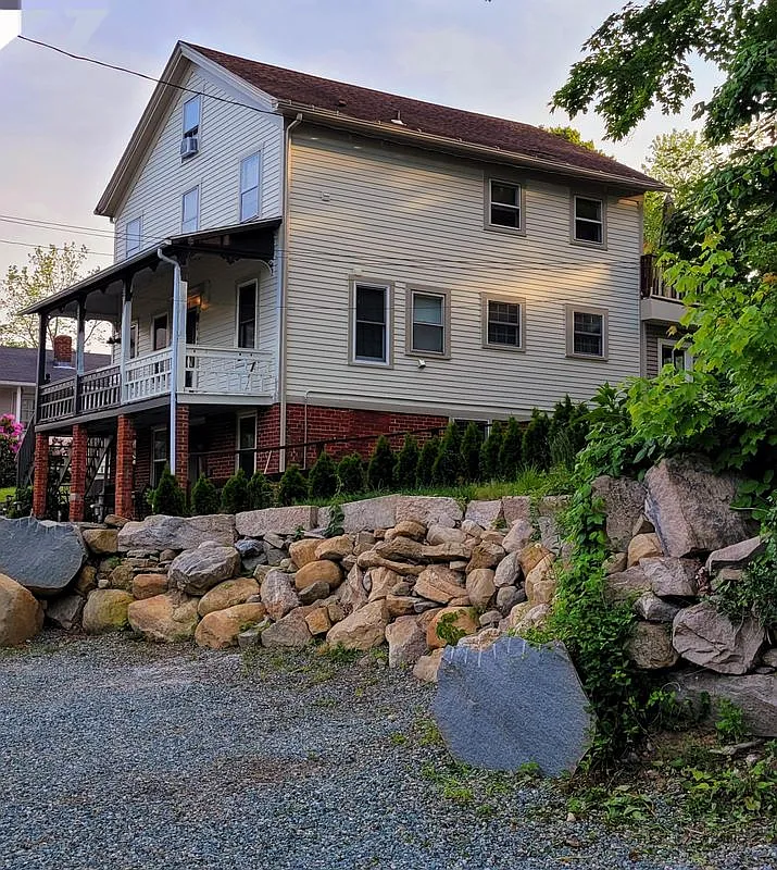 1 bed, 1.0 bath, 728 sqft, $1,600 — Photo 1